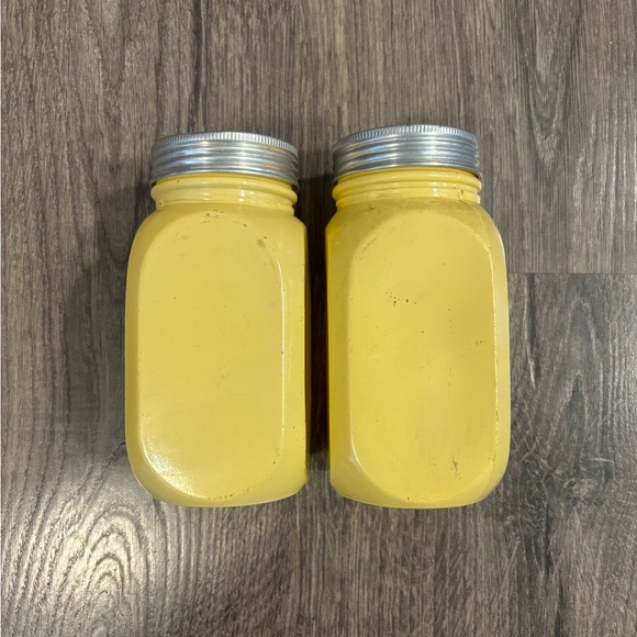 Vintage Hocking Shaker Set Flour Sugar Yellow Fired On Art Deco Range - Picture 3 of 15